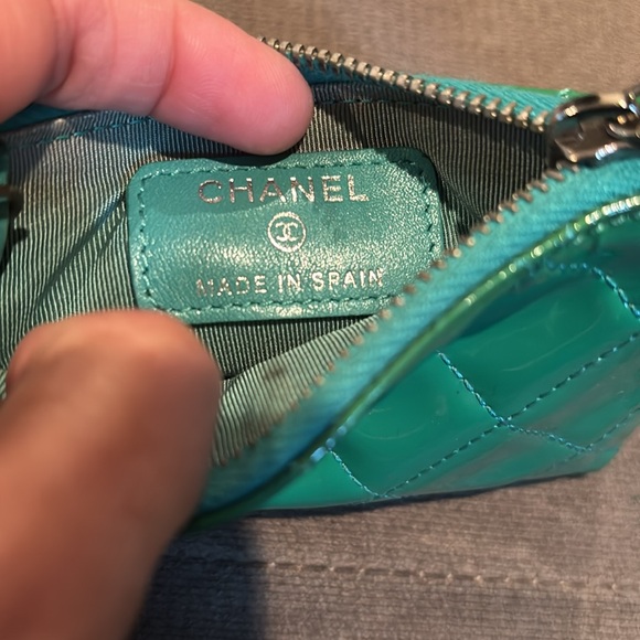 CHANEL Green Quilted Coin Purse - Picture 7 of 9